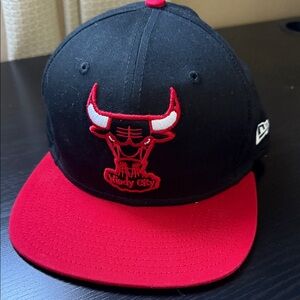 New Era Chicago Bulls Two-Tone 59FIFTY
Fitted Hat - Black/Red Like New